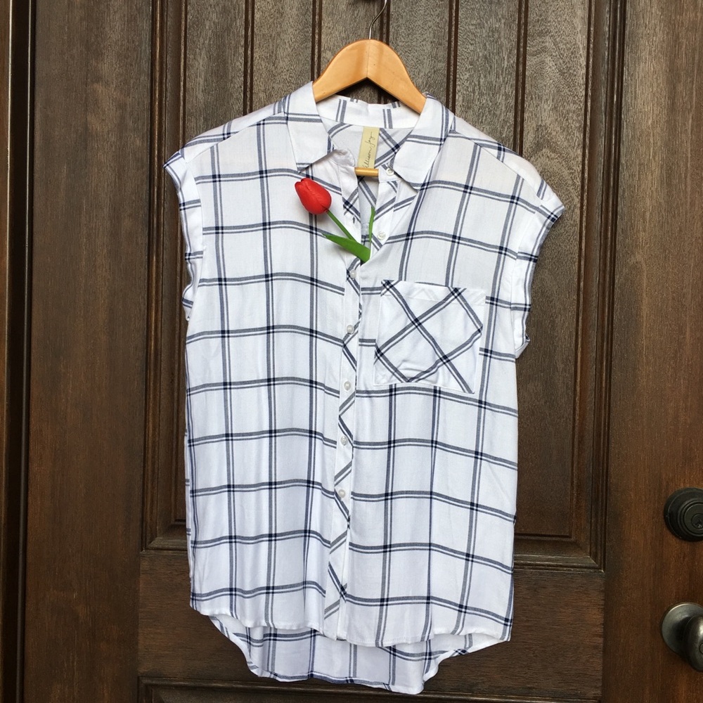 Adorable Allison Joy plaid shirt